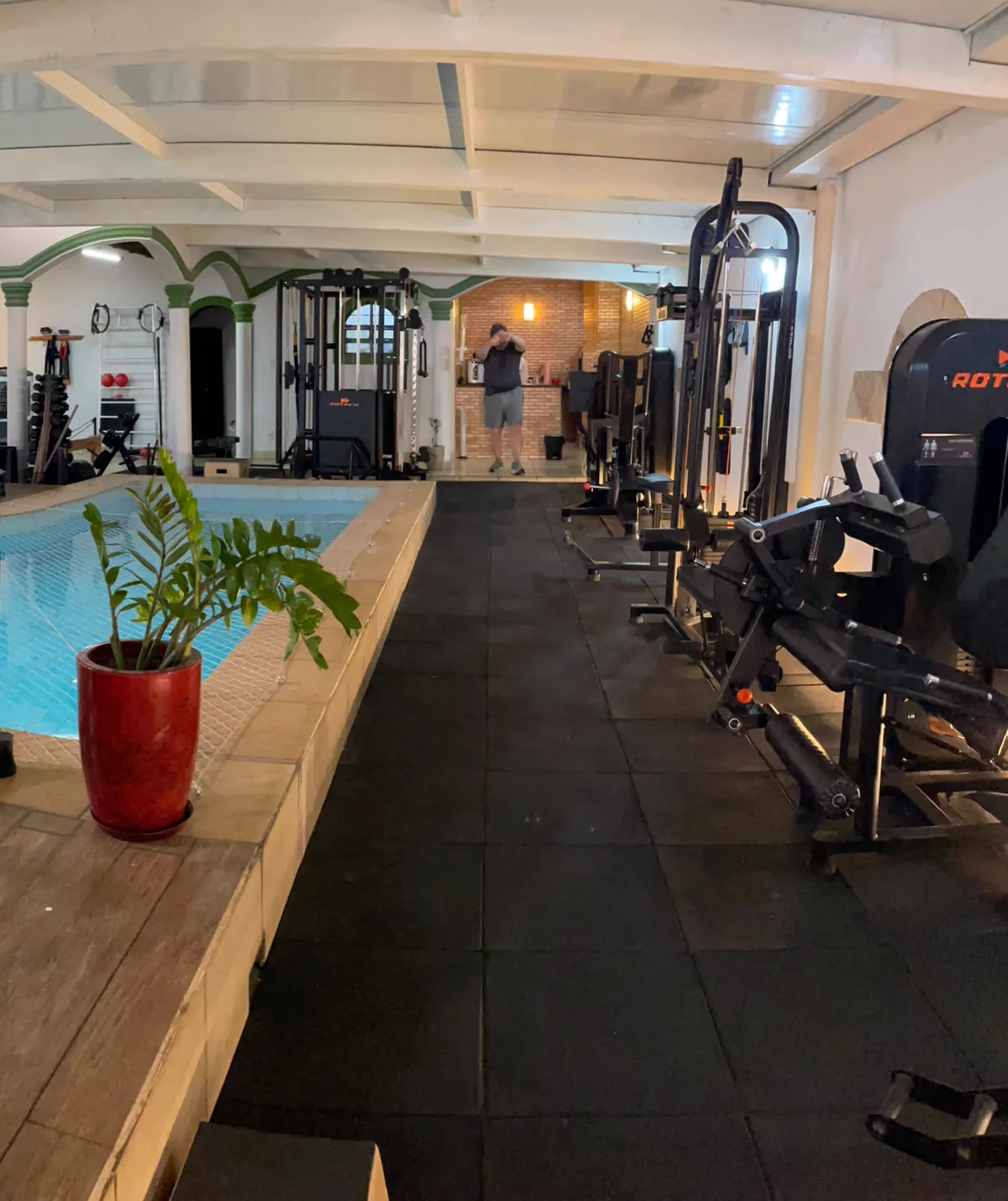 Equipamentos e ambiente interno da Sher